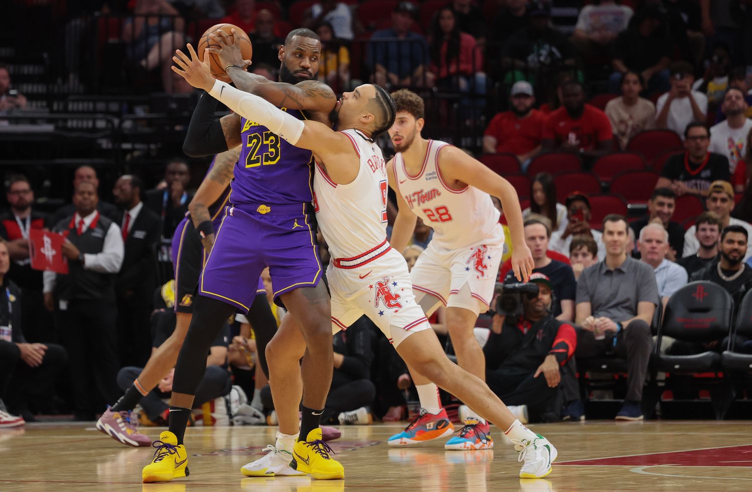 LeBron James elogia a Dillon Brooks como ‘digno’ del acuerdo con los Rockets